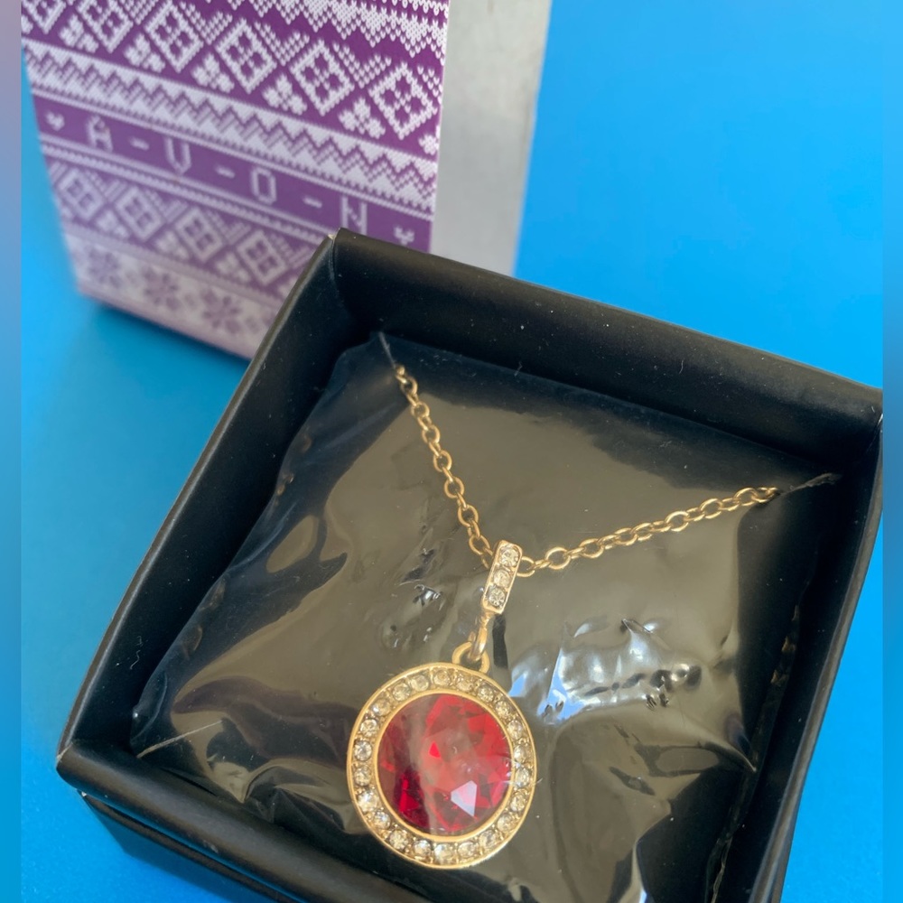 Avon Round Red Necklace New In Box Gold Tone Red Gem Clear Rhinestone Accent